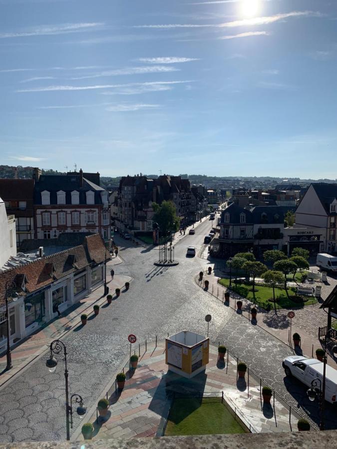 Duplex Au Coeur De Deauville Avec Vue Imprenable Et Parking Prive Ngoại thất bức ảnh